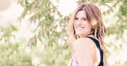 How I Got My Glow - My process of finding my glow began when I started seeing a therapist in the fall of 2010. I had hit rock bottom after a really difficult breakup. I was feeling depressed and alone and pretty hopeless, to be honest | http://kristisnyderllc.com/glow-schoool-blog-tour-how-i-got-my-glow/